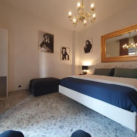Stanza Privata 2 O 3 Posti Letto Con Bagno Privato In E Balcone Casa Vacanze Cado Dalle Nubi Vendégház *
